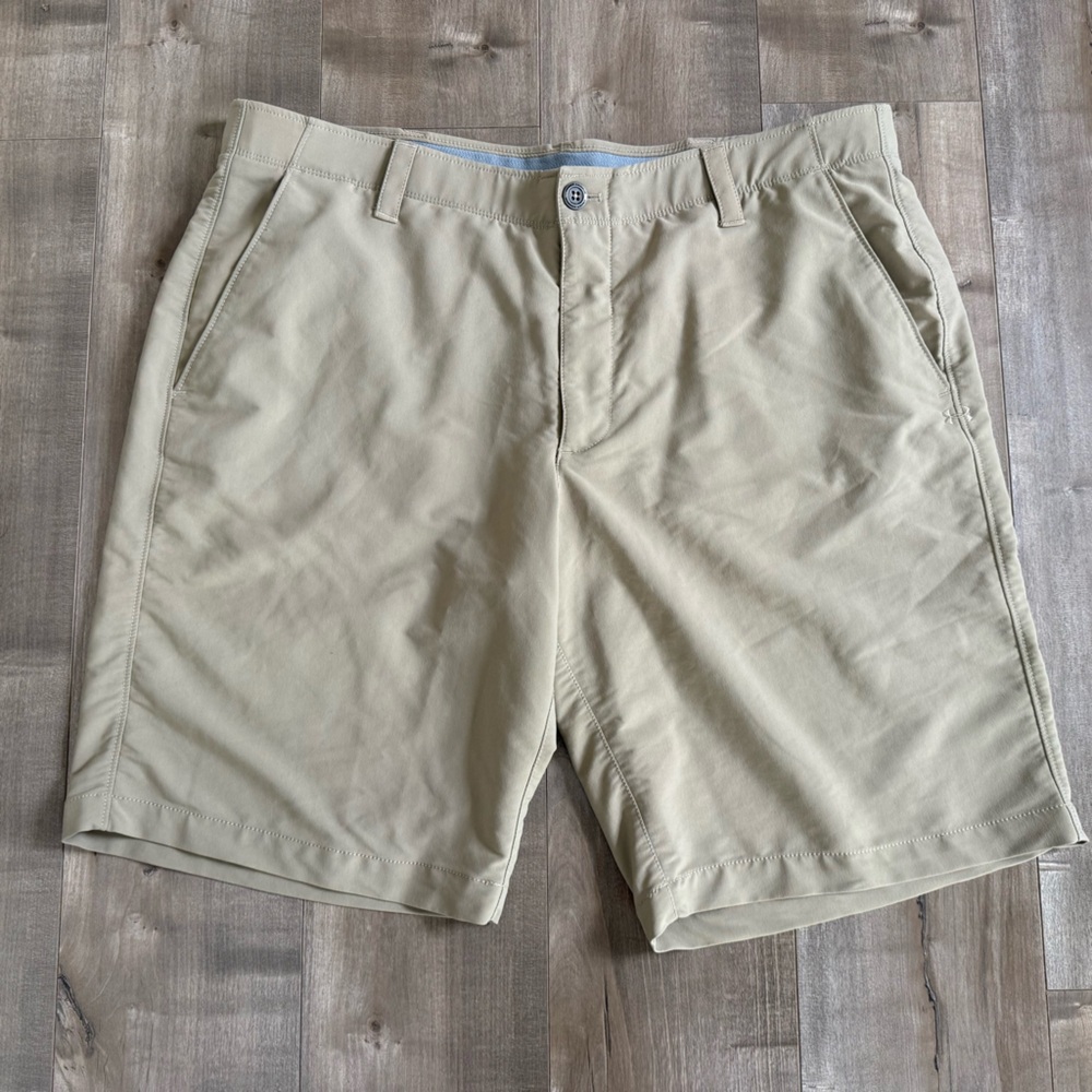 Under Armour Performance Golf Shorts Khaki Men 40 Gummy Waistband Heatgear Loose